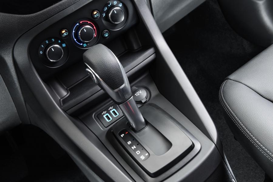 Детали интерьера Ford Ka Titanium Sedan 2018 года  (LA) (фото 2 из 19)